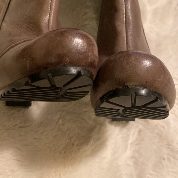 Taupe colored boots - Picture 6 of 7